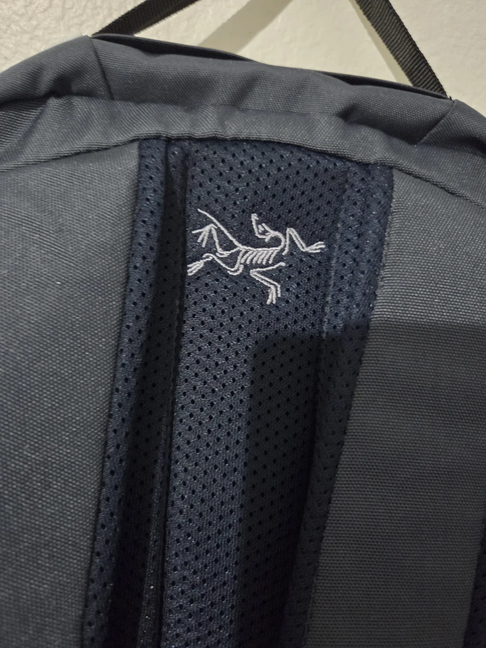 Arc'teryx Mantis  Black Backpack with Light Gray Interior 26L Navy Blue